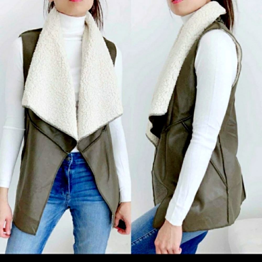 Nwt Vegan Leather Faux Fur Vest Size Small